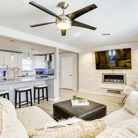 Patio And Fenced Yard Newly Renovated Hurst Home!